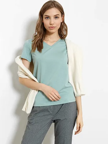 картинка ФУТБОЛКА ЖЕНСКАЯ от магазина стильной одежды Mark Formelle