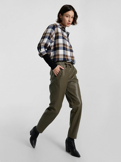 картинка Брюки женские хаки кожаные  от магазина стильной одежды Mark Formelle