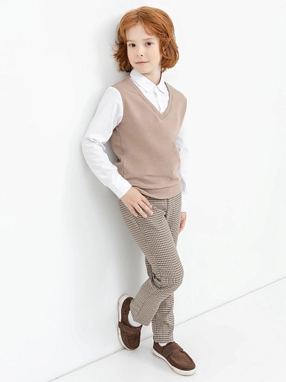 картинка Клетчатые брюки в коричневом цвете для мальчиков от магазина одежды для мальчиков от бренда Mark Formelle