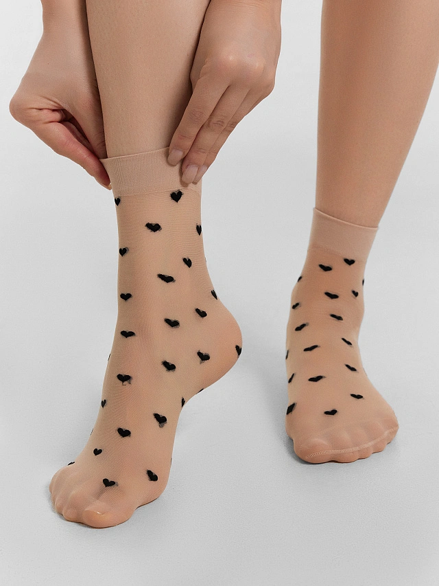 Женские высокие полиамидные носки в сердечко - 5