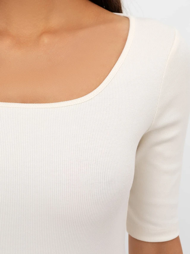 Джемпер женский из полотна в рубчик молочного цвета - 3