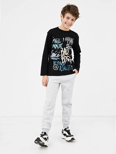 картинка Джемпер черного цвета с принтом в виде граффити для мальчиков от магазина одежды для мальчиков от бренда Mark Formelle