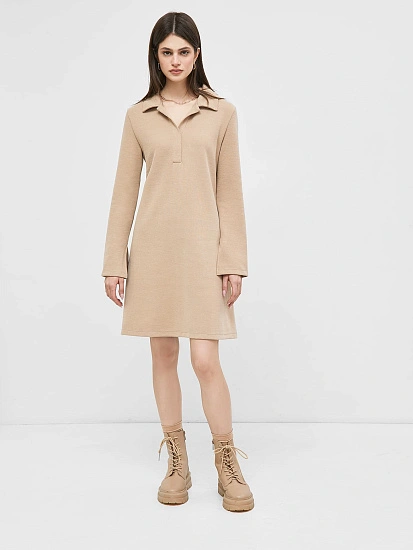 картинка Однотонное платье с длинными рукавами бежевого цвета из селаника от магазина стильной одежды Mark Formelle
