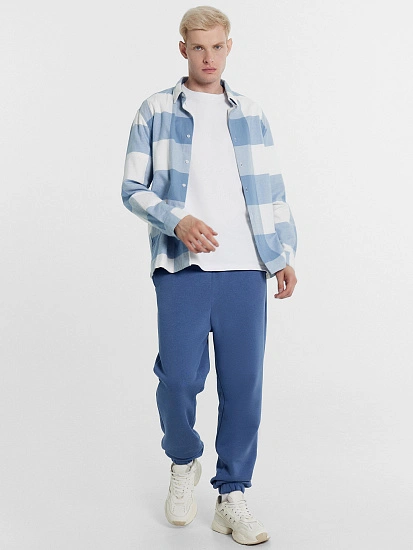 картинка Однотонные брюки-джоггеры в оттенке "деним" от магазина мужской одежды Mark Formelle