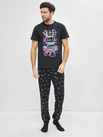 Хлопковый комплект (футболка и брюки) в черном цвете с рисунками