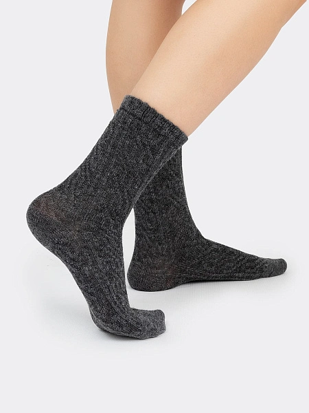картинка Высокие женские шерстяные носки в оттенке "темно-серый меланж" от магазина стильной одежды Mark Formelle