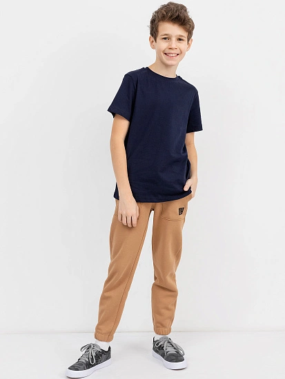 картинка Брюки для мальчиков джоггеры кремового цвета от магазина одежды для мальчиков от бренда Mark Formelle