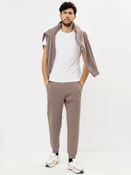 картинка Джоггеры мужские однотонные коричневые от магазина мужской одежды Mark Formelle