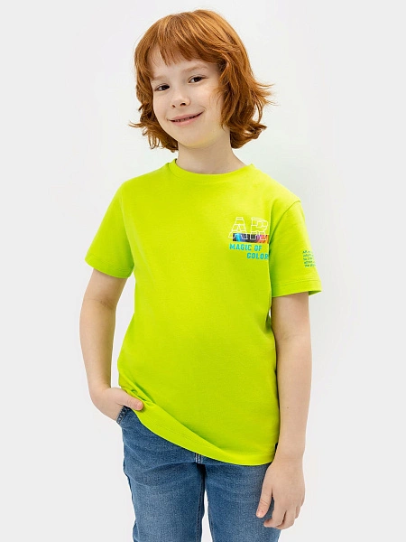 картинка Футболка для мальчиков салатового оттенка с текстовым принтом от магазина одежды для мальчиков от бренда Mark Formelle