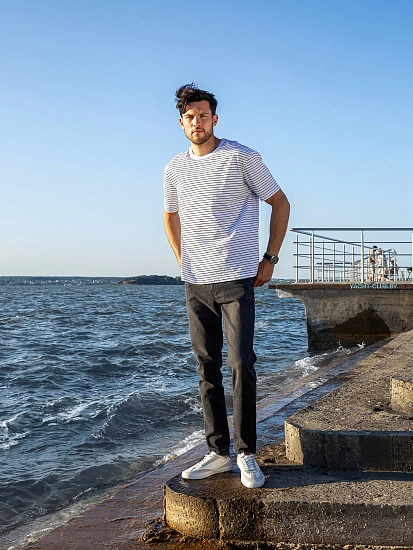 картинка Джинсы мужские серые от магазина мужской одежды Mark Formelle