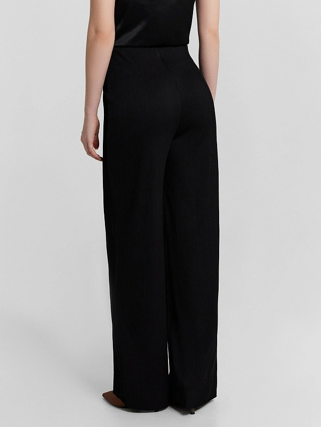 Брюки женские в черном цвете - 2