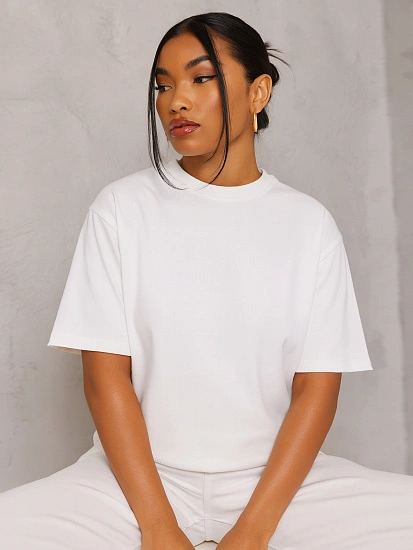 картинка Футболка оверсайз женская белая от магазина стильной одежды Mark Formelle
