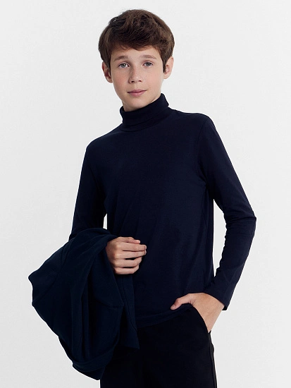 картинка Джемпер для мальчиков с воротником-стойкой в темно-синем цвете от магазина одежды для мальчиков от бренда Mark Formelle