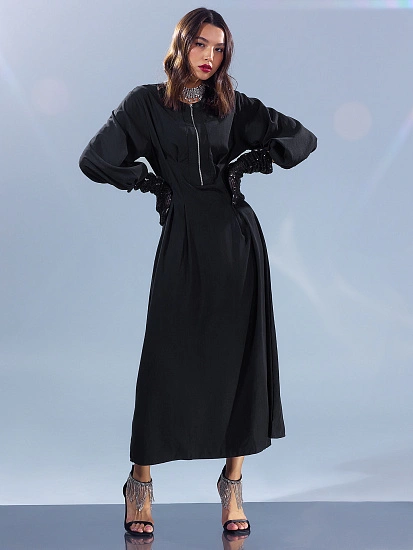 картинка Платье женское из вискозы в черном оттенке от магазина стильной одежды Mark Formelle