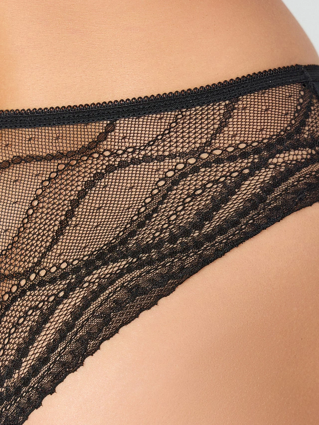 Трусы женские бразилиана в черном цвете с деталью из кружева - 9