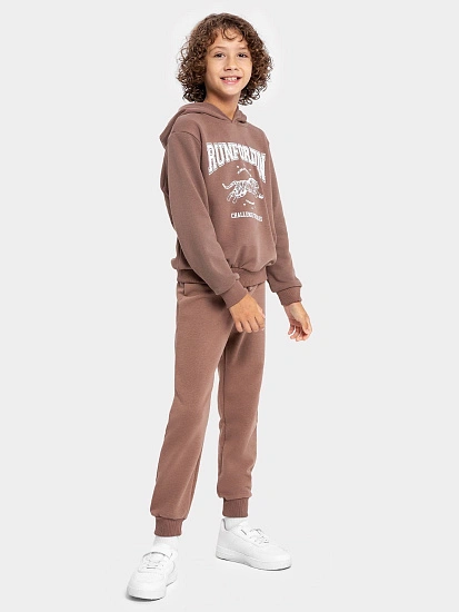 картинка Комплект для мальчиков (джемпер, брюки) таупово-бежевый с печатью от магазина одежды для мальчиков от бренда Mark Formelle