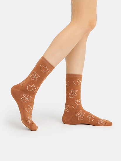 картинка Носки женские светло-коричневые с рисунком в виде медвежат от магазина стильной одежды Mark Formelle