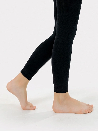 картинка Легинсы детские махровые для девочек в черном цвете от известного бренда одежды для девочек Mark Formelle