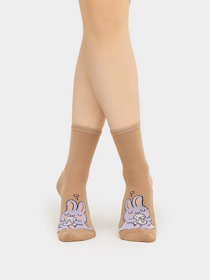 картинка Носки женские коричневые с плюшевым следом и рисунком в виде заек от магазина стильной одежды Mark Formelle