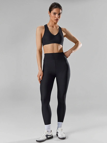 картинка Легинсы спортивные женские черные от магазина стильной одежды Mark Formelle