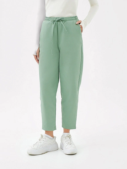 картинка Брюки женские карго в зеленом цвете от магазина стильной одежды Mark Formelle