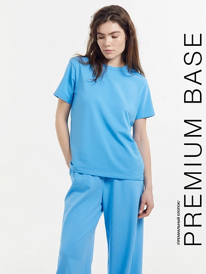 картинка Футболка женская в лазурно-голубом цвете от магазина стильной одежды Mark Formelle