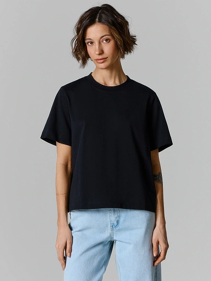 картинка Футболка оверсайз женская черная от магазина стильной одежды Mark Formelle