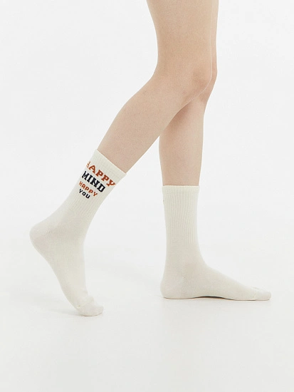 картинка Носки женские кремово-бежевые c рисунком в виде надписи "Happy mind, happy you" от магазина стильной одежды Mark Formelle
