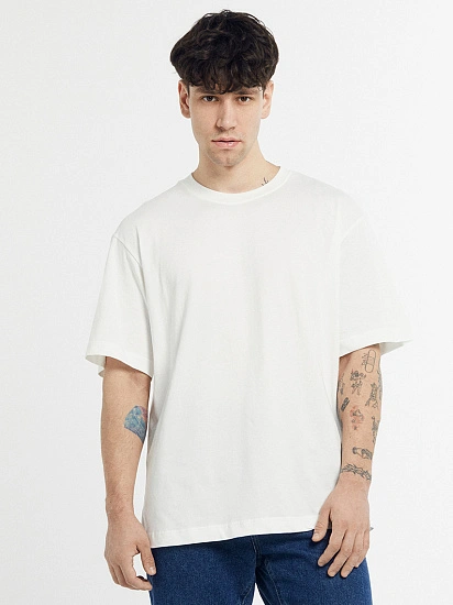 картинка Футболка мужская в белом цвете от магазина мужской одежды Mark Formelle