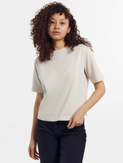 картинка Футболка женская в бежевом цвете от магазина стильной одежды Mark Formelle