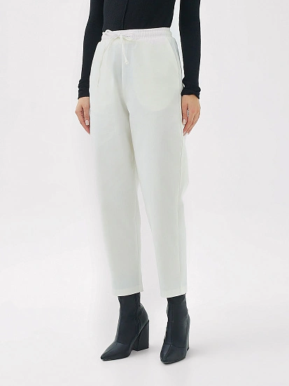 картинка Брюки женские багги в светло-молочном цвете от магазина стильной одежды Mark Formelle