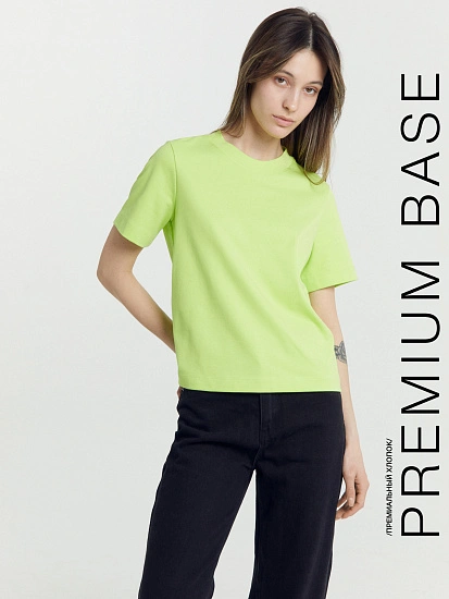 картинка Футболка женская в ярко-салатовом цвете от магазина стильной одежды Mark Formelle