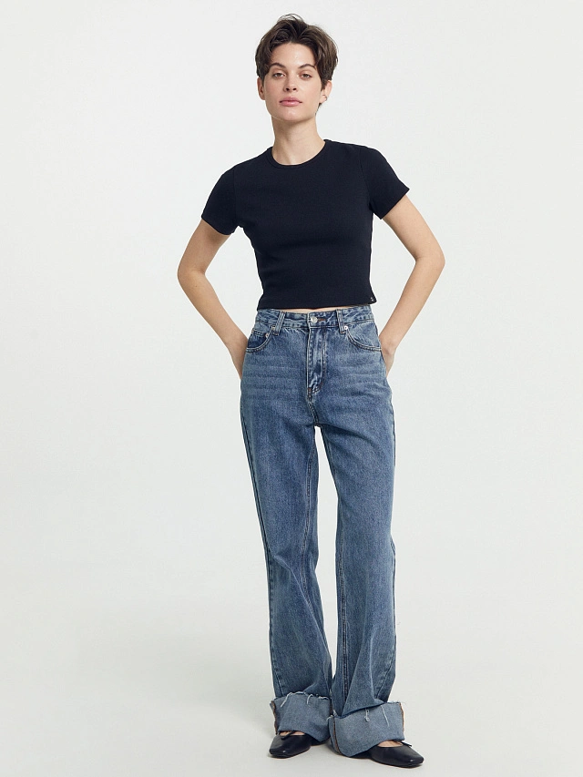 Футболка женская короткая в черном цвете - 3