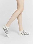 Носки женские молочно-белые с рисунком в виде полосок