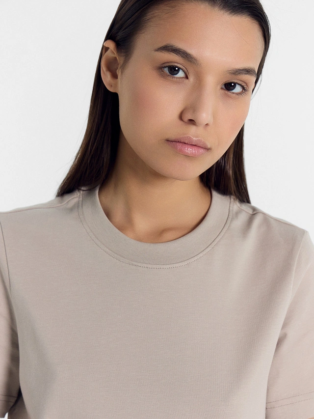 Футболка женская в коричневом цвете - 4