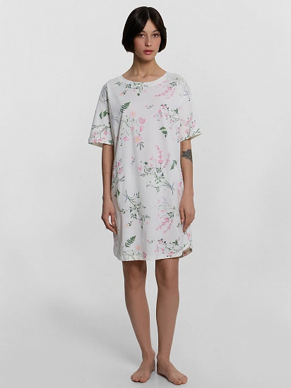 картинка Сорочка ночная женская молочно-бежевая с полевыми цветами  от магазина стильной одежды Mark Formelle