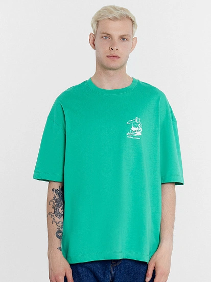 картинка Футболка мужская в зеленом цвете с печатью от магазина мужской одежды Mark Formelle