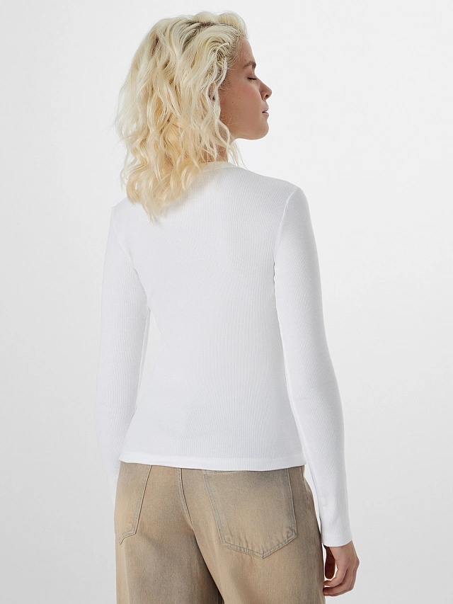 Джемпер женский в белом цвете - 2