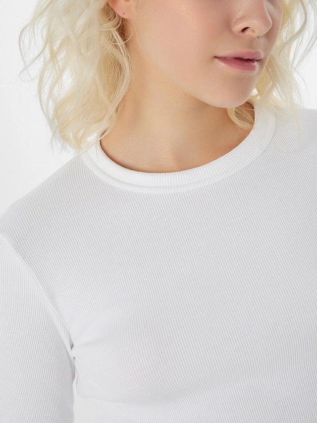 Джемпер женский в белом цвете - 4