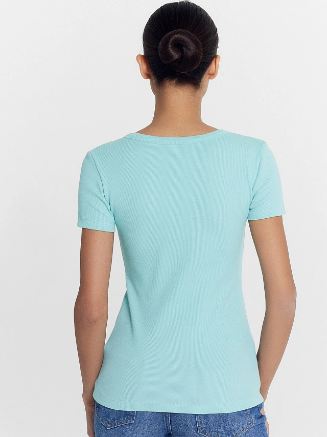 Футболка женская в голубом оттенке - 2