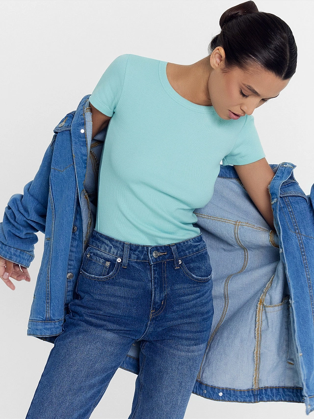 Футболка женская в голубом оттенке - 5