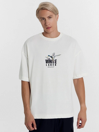 картинка Футболка мужская светло-молочная с печатью от магазина мужской одежды Mark Formelle