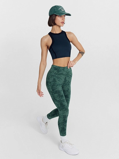 картинка Брюки женские зеленые в технике фаст-дай от магазина стильной одежды Mark Formelle