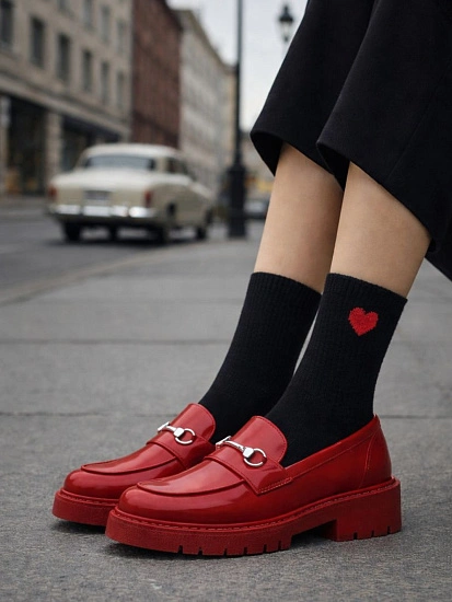 картинка Носки женские черные с рисунком пушистого сердечка от магазина стильной одежды Mark Formelle