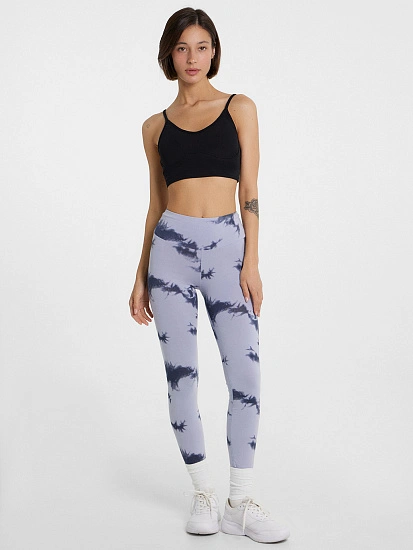 картинка Брюки женские сиреневые в технике тай-дай от магазина стильной одежды Mark Formelle