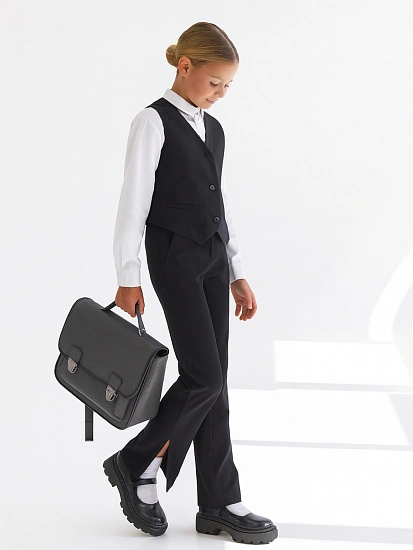 картинка Брюки для девочек в черном цвете от известного бренда одежды для девочек Mark Formelle