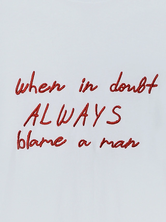 Футболка женская с вышивкой "When in doubt always blame a man" - 6