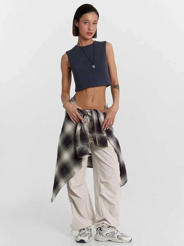 Брюки женские в бежевом цвете - 12