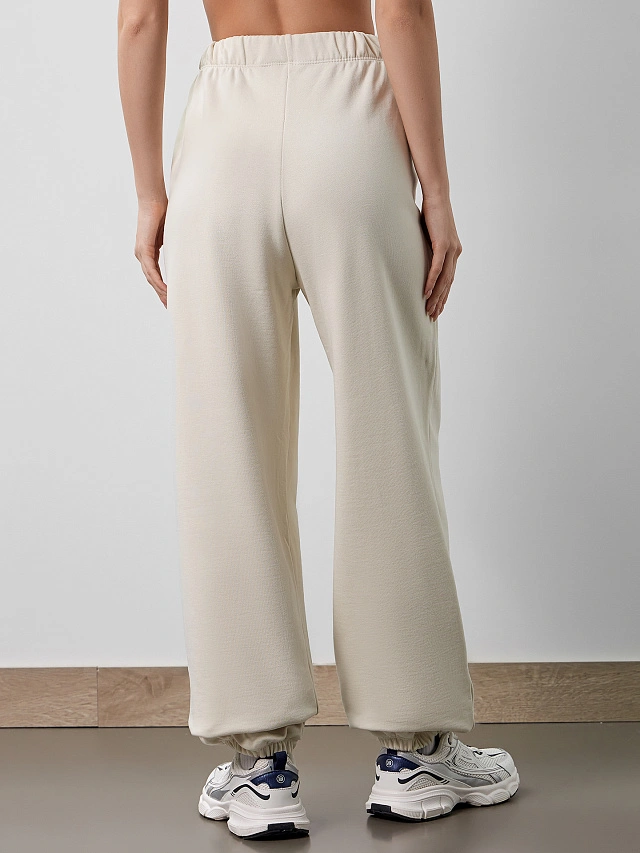 Брюки женские в бело-бежевом цвете - 3