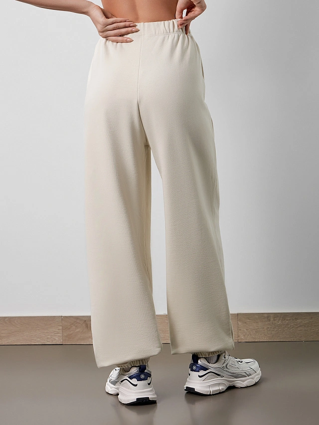 Брюки женские в бело-бежевом цвете - 5